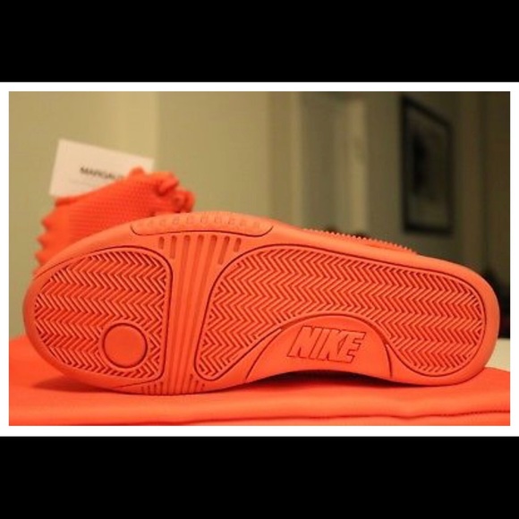 VNDS pair of nike yeezy 2 red october - Picture 2 of 4